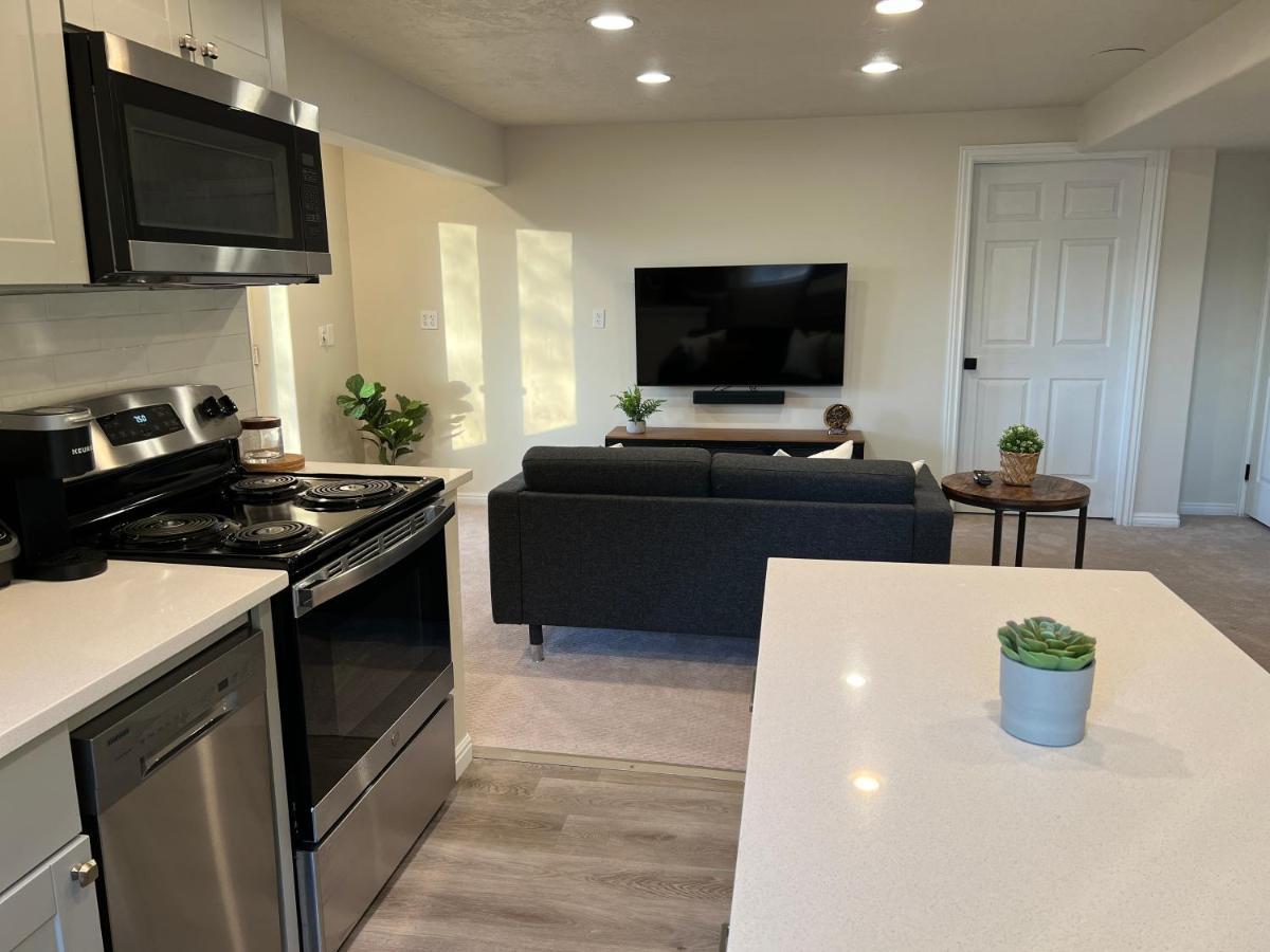 Above Ground Basement Apartment 2 Bedroom 1 B Retreat With Gorgeous View Draper Exterior foto