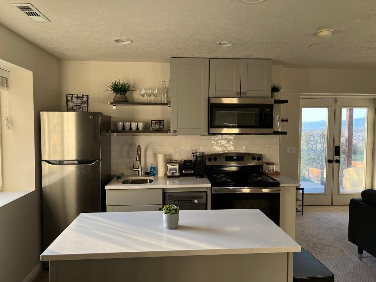 Above Ground Basement Apartment 2 Bedroom 1 B Retreat With Gorgeous View Draper Exterior foto