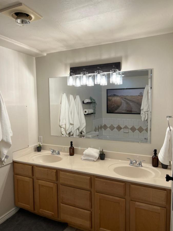 Above Ground Basement Apartment 2 Bedroom 1 B Retreat With Gorgeous View Draper Exterior foto