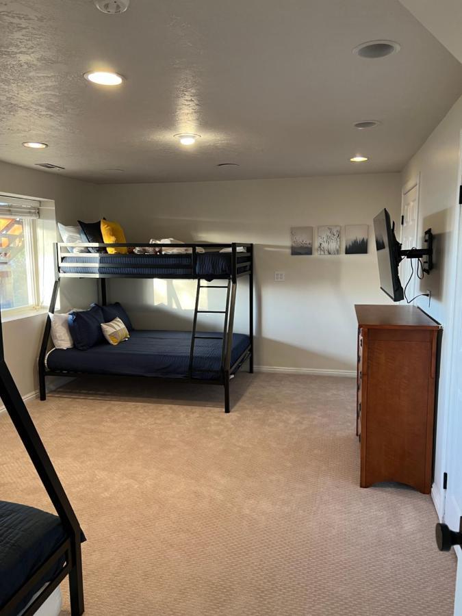 Above Ground Basement Apartment 2 Bedroom 1 B Retreat With Gorgeous View Draper Exterior foto